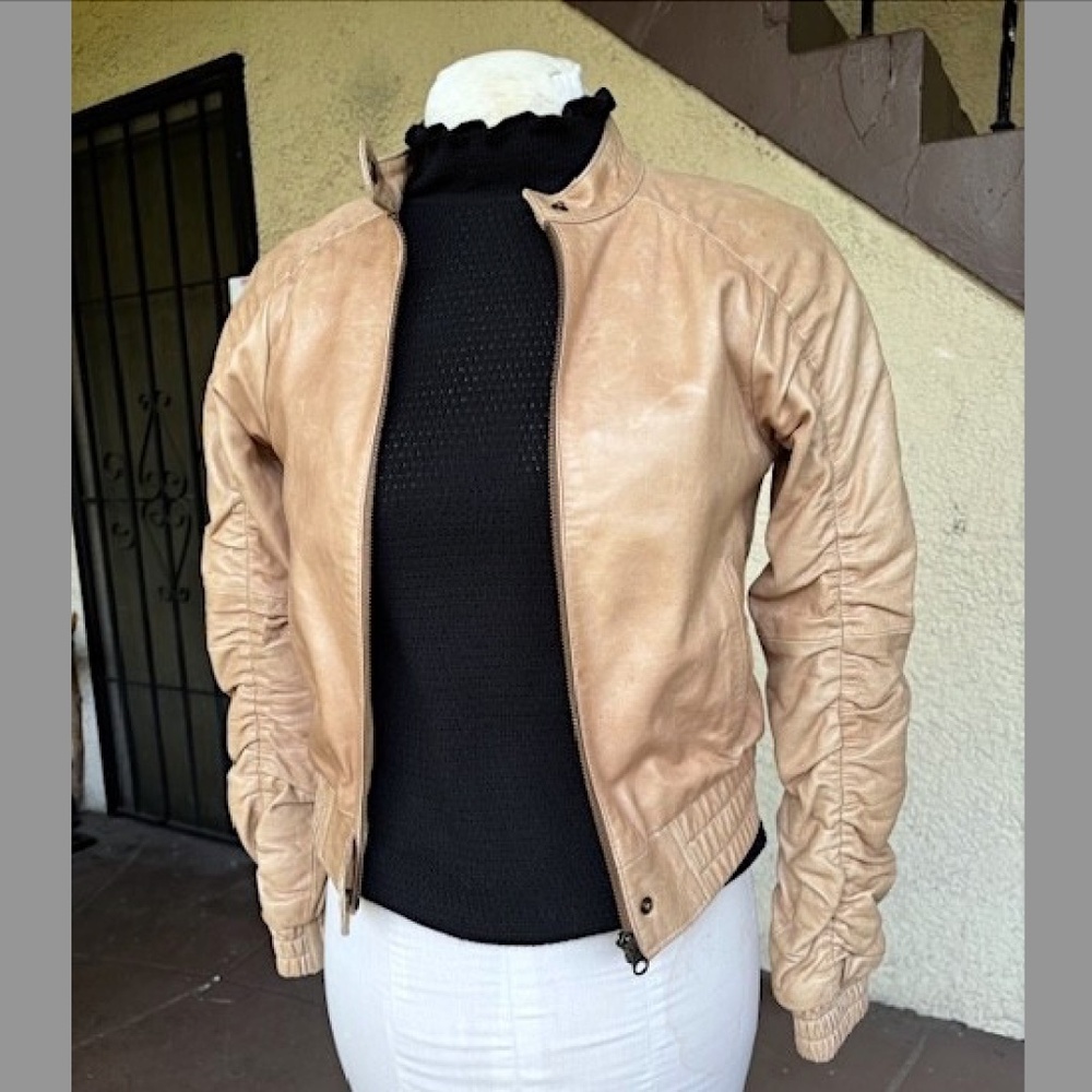 ALICE + OLIVIA Bree Leather Jacket w/ Ruched Sleeves EUC/sz S